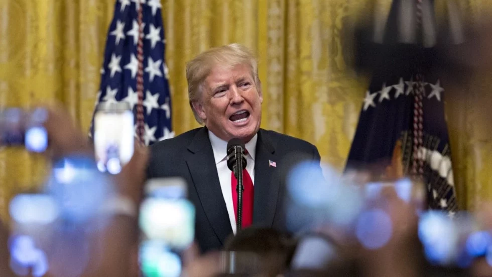 Ông Trump dọa kích hoạt "giai đoạn 3" sau khi Trung Quốc đánh thuế đáp trả - 1
Tổng thống Mỹ Donald Trump (Ảnh: Bloomberg)