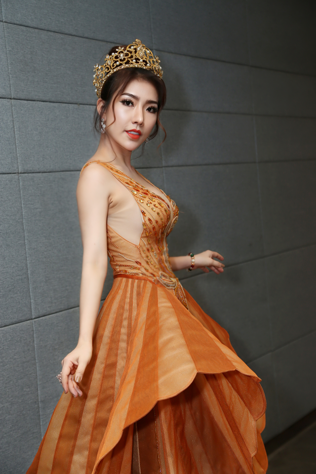 Hoàng Y Nhung tự tin ngồi ghế giám khảo - 1 Hoàng Y Nhung tự tin ngồi ghế giám khảo - 1