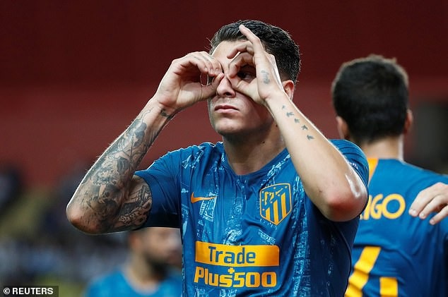 Diego Costa tỏa sáng, Atletico ngược dòng đánh bại Monaco - 5
Gimenez ăn mừng bàn thắng ấn định chiến thắng 2-1 cho Atletico ở cuối hiệp 1