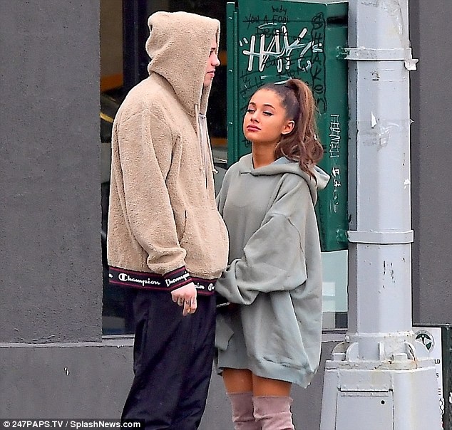 Ariana Grande lộ diện lần đầu sau khi người yêu cũ đột tử vì sốc thuốc - 14