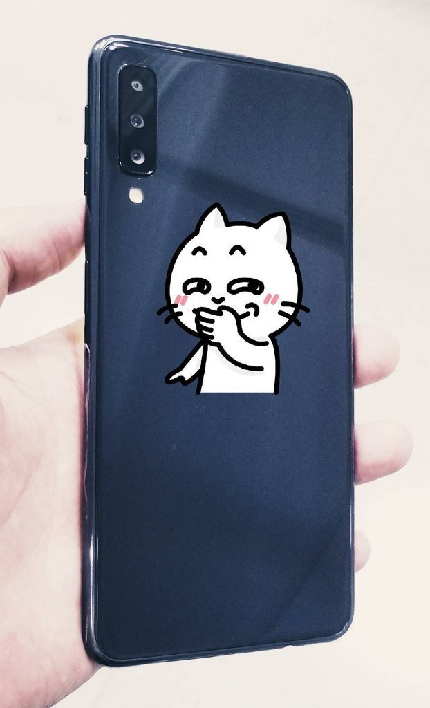 Smartphone đầu tiên sở hữu cụm 3 camera ở mặt sau của Samsung lộ diện - 2 Ảnh thực tế rõ nét cụm 3 camera ở mặt lưng Galaxy A7 (2018)
