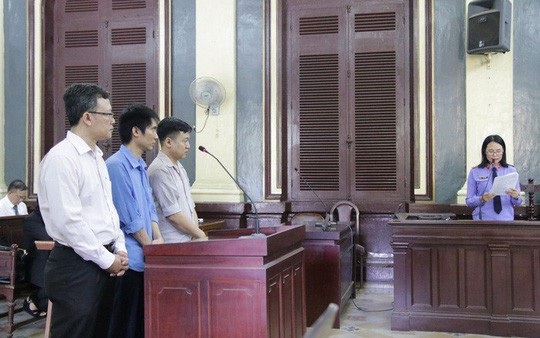 Nguyên phó giám đốc trung tâm thẻ Saigonbank tham ô tiền tỉ - 1
Lợi dụng sơ hở Minh và Hùng đã tham ô hơn 9 tỉ đồng.