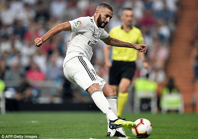Bale và Benzema lập công, Real Madrid tiếp tục dẫn đầu La Liga - 7
Benzema để lại dấu ấn với một cú đúp