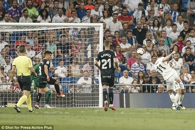 Bale và Benzema lập công, Real Madrid tiếp tục dẫn đầu La Liga - 2
Bale ghi bàn mở tỷ số cho Real Madrid
