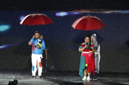 Lễ bế mạc Asiad 18: Bữa tiệc âm nhạc rộn ràng - 23
Các MC của buổi lễ khai mạc