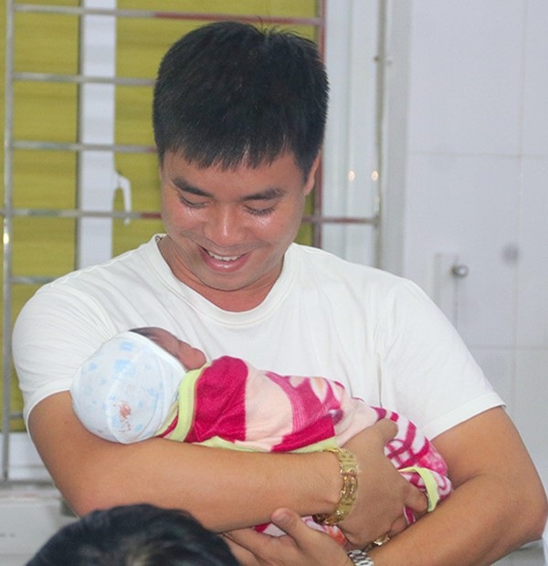 
Anh Cường và con trai Quốc Khánh (Ảnh: Đặng Phương)
