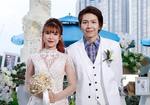 Bạn gái xinh như mộng của những “người hùng” U23 và “đại gia ngầm” của Vbiz - 9 Thậm chí như Khởi My còn “cố tình rò rỉ” thông tin sai ngày cưới, đây được xem là “cú lừa ngoạn mục” của nữ ca sĩ với truyền thông.