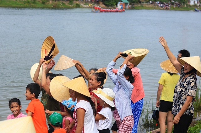 Quảng Bình: Rộn ràng Lễ hội đua thuyền mừng Tết Độc lập - 3 Lễ hội bơi, đua thuyền trong ngày Tết Độc lập từ lâu đã trở thành món ăn tinh thần không thể thiếu của người dân Lệ Thủy