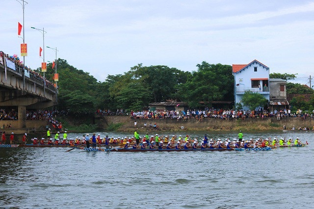 Quảng Bình: Rộn ràng Lễ hội đua thuyền mừng Tết Độc lập - 4 Quảng Bình: Rộn ràng Lễ hội đua thuyền mừng Tết Độc lập - 4