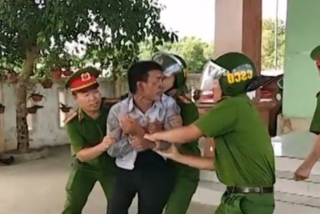 Vụ bố đòi tự thiêu cùng 3 con nhỏ: Do cuồng ghen - 1 Quân bị lực lượng công an khống chế