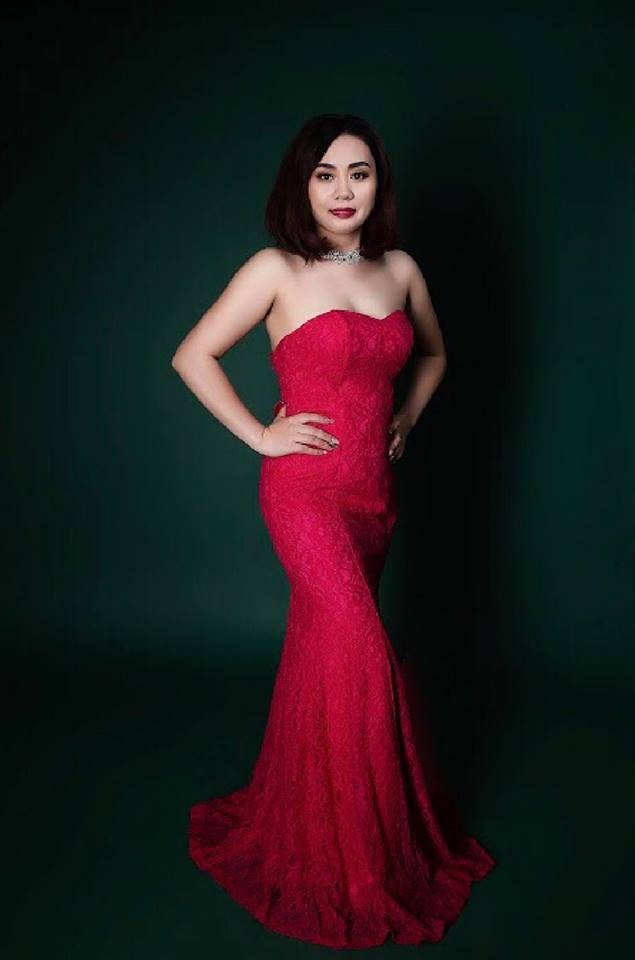 Kim Oanh Phan xuất hiện rạng rỡ bên cạnh “Táo Kinh tế” Quang Thắng - 5 Cuối cùng, nữ diễn viên “Đại gia chân đất” tiết lộ: “Trong thời gian qua, tôi cũng nhận được một số lời mời đóng phim nhưng tôi vẫn còn một chút suy nghĩ về vai diễn. Bởi tôi vốn là dân kinh doanh nên tôi luôn cân nhắc mỗi vai diễn có ảnh hưởng đến công việc của mình hay không”.