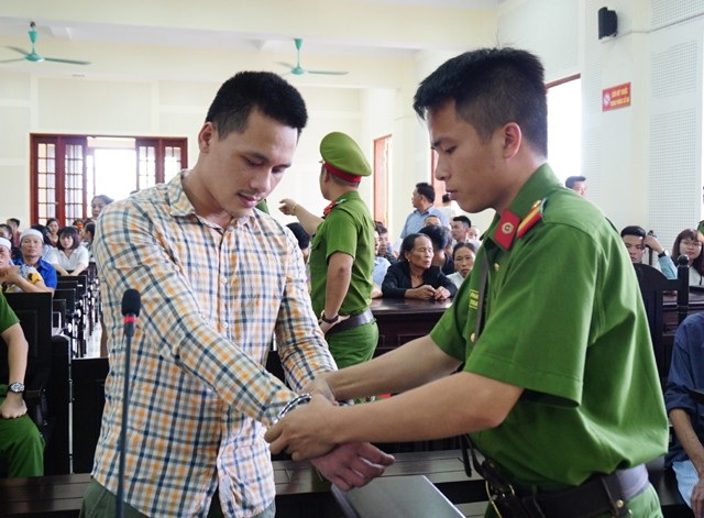 Đi đòi nợ giúp bạn, nam thanh niên chém chết người - 1 Giết người khi đi đòi nợ giúp, Trần Quang Hùng bị tuyên phạt 20 năm tù