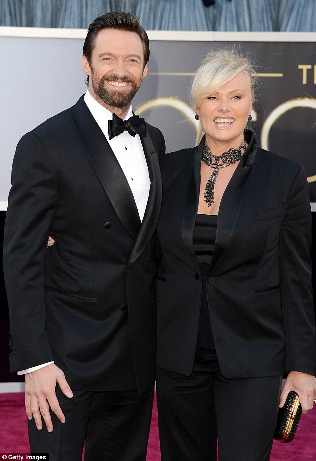 “Người Sói” hé lộ cuộc sống gia đình gắn bó 22 năm bên vợ - 2 Hugh Jackman (49 tuổi) và vợ - bà Deborra-lee Furness (62 tuổi)