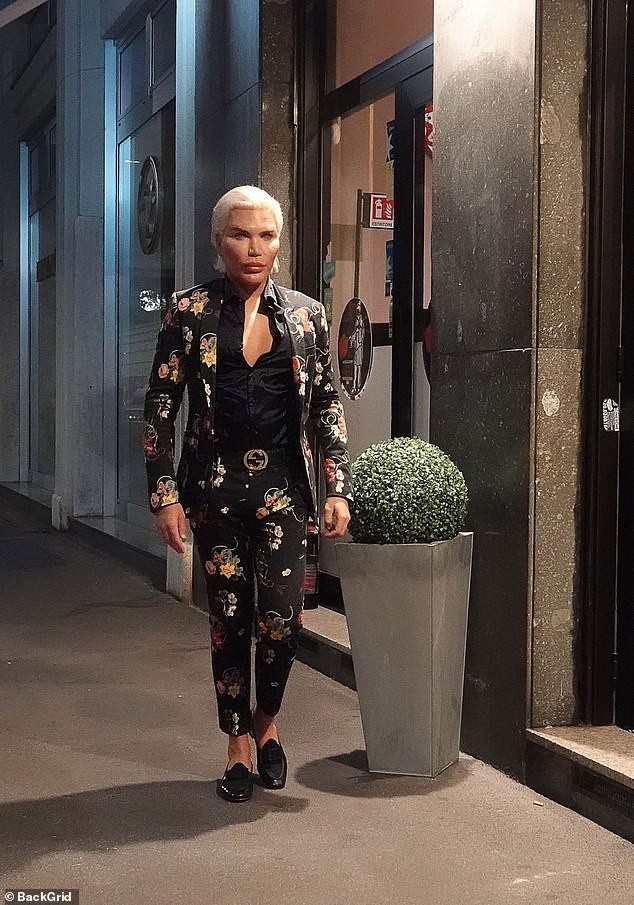 "Búp bê Ken" có bạn trai mới - 3
Rodrigo Alves ăn vận điệu đà và chỉn chu