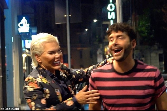 "Búp bê Ken" có bạn trai mới - 5
Rodrigo Alves từng trải qua hàng chục ca dao kéo làm đẹp