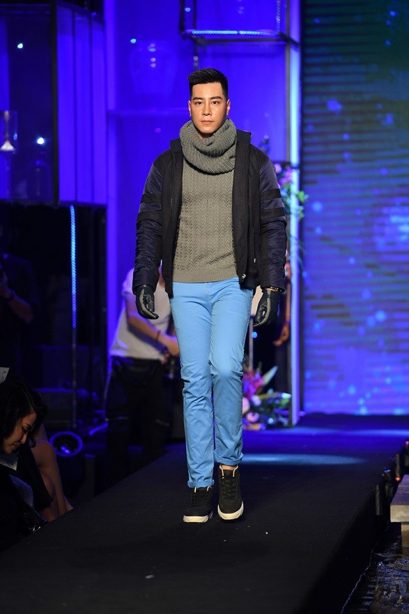 Phan Nguyễn khẳng định đẳng cấp bằng The Invention Fashion Show - 1
Các thiết kế áo len với điểm nhấn họa tiết mang lại sự trẻ trung