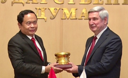 Củng cố, tăng cường Đối tác chiến lược toàn diện Việt Nam và Liên bang Nga - 3 Đồng chí Trần Thanh Mẫn khẳng định, Việt Nam luôn coi trọng và ưu tiên củng cố và tăng cường quan hệ Đối tác chiến lược toàn diện với Liên bang Nga, thúc đẩy hợp tác hiệu quả, thực chất trên mọi lĩnh vực.