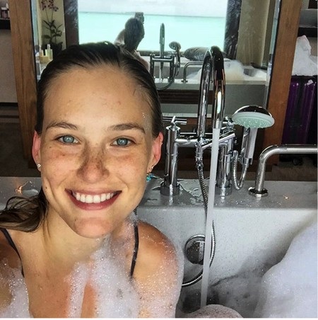 … đã biến mất hoàn toàn trong khoảnh khắc đời thường gần gũi của nàng siêu mẫu