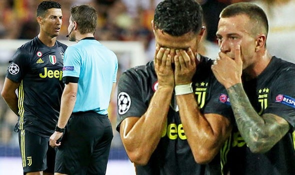 C.Ronaldo nhận thẻ đỏ: Sai một ly, đi một dặm - 2
C.Ronaldo có thể chịu hậu quả nặng nề vì tấm thẻ đỏ tai hại