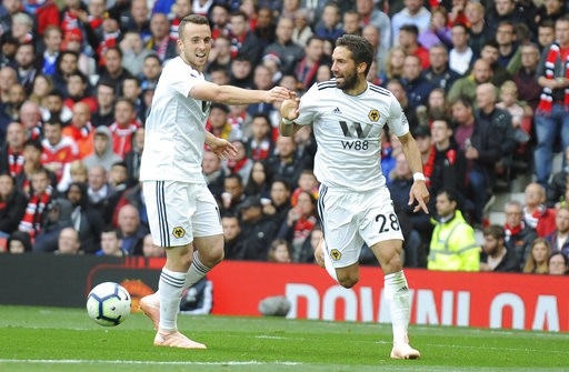 
Moutinho (phải) ăn mừng bàn thắng vào lưới Man Utd
