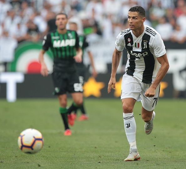 Vì sao Cristiano Ronaldo có thể giành danh hiệu Vua phá lưới ở Serie A? - 2 Ronaldo (phải) đang đảm nhiệm vị trí tiền đạo trung tâm ở Juventus