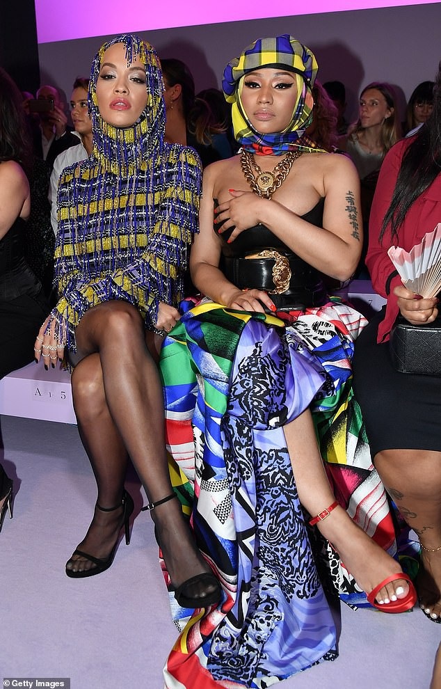 Rita Ora khoe ngực căng đầy - 12