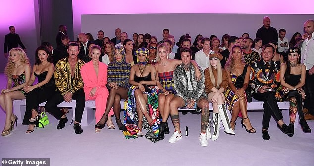 
Từ trái qua: Elena Ora, Luke Evans, Rosie Huntington-Whiteley, Rita Ora, Nicki Minaj, Chiara Ferragni, Fedez, Sabrina Carpenter, Leona Lewis, Stephen Hung và Deborah Hung
