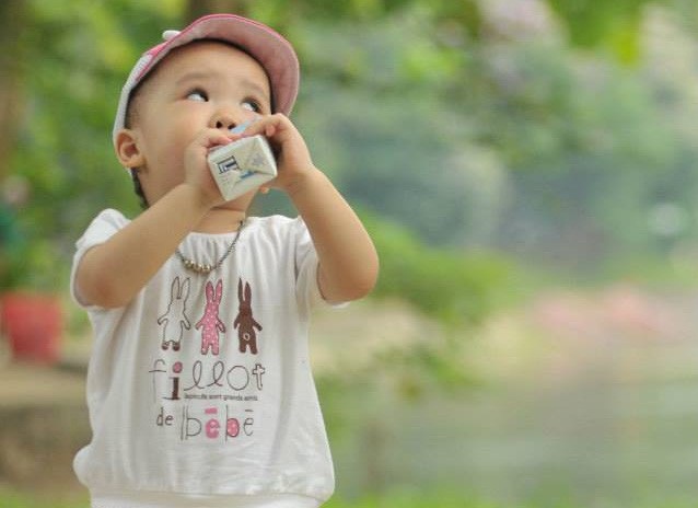 Sữa học đường: Sở GD&ĐT Hà Nội khẳng định không có chuyện ép tự nguyện - 3 Tại buổi giao ban Thành ủy chiều 25/9, ông Tiến cho hay, có thể khẳng định sữa này khác cơ bản so với các loại sữa đang bán ngoài thị trường bởi trong đó, bổ sung nhiều vi lượng, khoáng chất để tăng chiều cao.