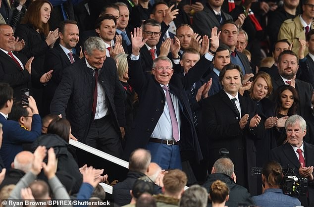 Sir Alex Ferguson tươi cười trở lại sân Old Trafford - 7 Sir Alex Ferguson tươi cười trở lại sân Old Trafford - 7