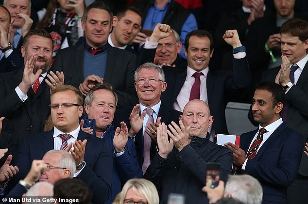 Sir Alex Ferguson tươi cười trở lại sân Old Trafford - 8 Sir Alex Ferguson tươi cười trở lại sân Old Trafford - 8