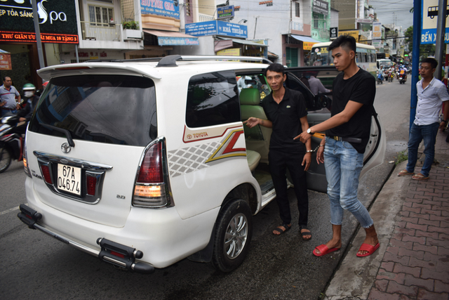 Phó Chủ tịch Hà Nội thăm thanh niên sốc ma túy, tàu đường sắt trên cao lần đầu lăn bánh - 9 Cường có mối quan hệ tình cảm với chị T., nhưng do gia đình ngăn cản nên Cường bàn với một người bạn lên kế hoạch bắt cóc chị T. đưa về Phú Quốc. Tuy nhiên, trên đường di chuyển ra Phú Quốc thì Cường bị cơ quan chức năng bắt giữ.