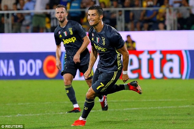 C.Ronaldo sắm vai người hùng, Juventus thắng chật vật "tí hon" - 1
C.Ronaldo sắm vai người hùng với bàn mở tỷ số ở phút 81