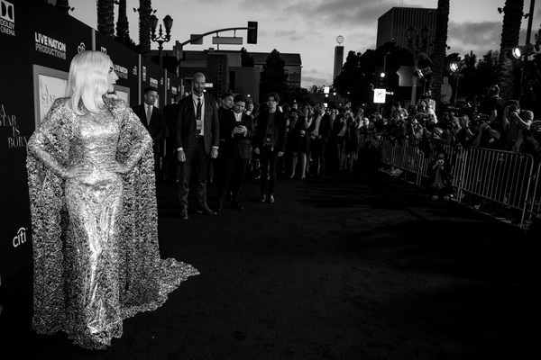 Lady Gaga tỏa sáng trong sự kiện - 2
Ngôi sao 32 tuổi đảm nhiệm vai chính trong bộ phim này, trong phim cô cũng vào vai ca sỹ