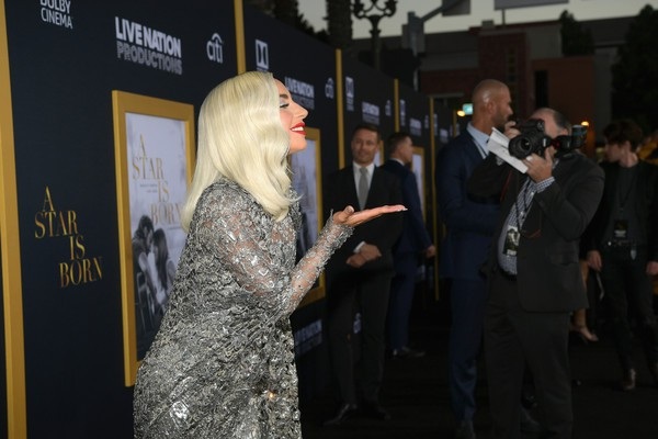 Lady Gaga tỏa sáng trong sự kiện - 8
Nữ ca sỹ một thời nổi tiếng ăn mặc quái chiêu giờ đã thay đổi phong cách