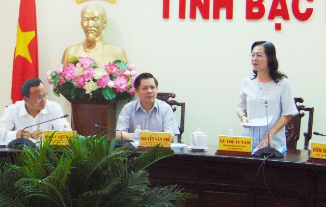 Bộ trưởng GTVT: “Xảy ra dự án chậm là có trách nhiệm rất lớn với nhân dân” - 2 Bà Lê Thị Ái Nam- Phó Bí thư Thường trực Tỉnh ủy Bạc Liêu nêu một số kiến nghị về hạ tầng giao thông tại buổi làm việc với Bộ GTVT.