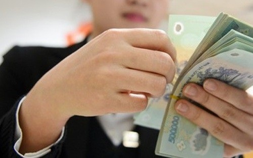 Ngân hàng tặng nhân viên ô tô, tour du lịch... lên tới 20 tỷ đồng - 1
Techcombank đang gây xôn xao thị trường khi tặng cho nhân viên tiền, ô tô, những chuyến du lịch nước ngoài... với tổng giá trị lên tới 20 tỷ đồng (ảnh minh họa).