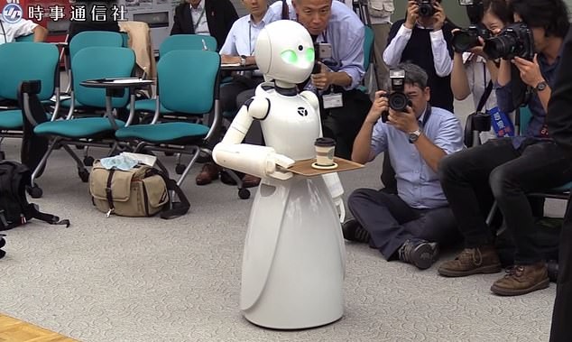 Những bồi bàn đặc biệt của quán cafe OriHime-D