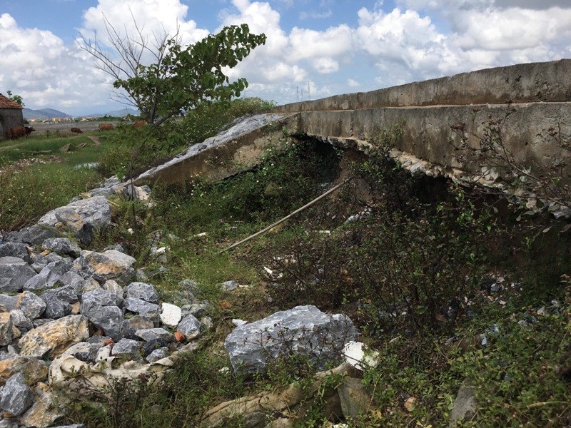 Quảng Bình:  Đê mới đầu tư xây dựng 5 năm đã xuống cấp nghiêm trọng! - Ảnh 7.