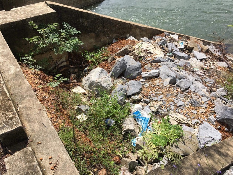 Quảng Bình:  Đê mới đầu tư xây dựng 5 năm đã xuống cấp nghiêm trọng! - Ảnh 9.