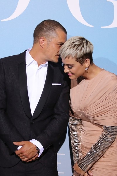 
Katy Perry được bạn trai lâu năm Orlando Bloom hộ tống dự tiệc. Cặp đôi từng nhiều lần chia tay rồi lại hàn gắn trong thời gian qua
