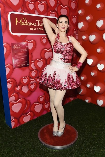 
Nhiều người cảm thấy bức tượng sáp không thực sự giống với thân chủ.
