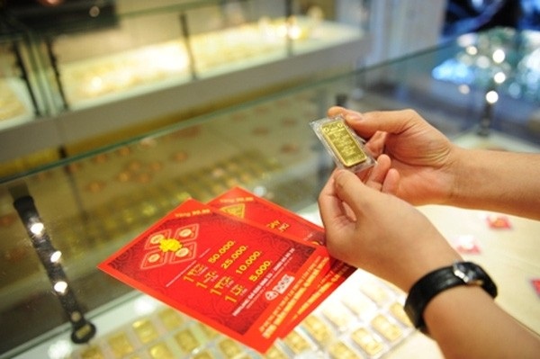 Fed nâng lãi suất, vàng tăng giá - 1
Mở cửa phiên giao dịch sáng nay 27/9, giá vàng SJC tại Hà Nội điều chỉnh tăng nhẹ theo xu hướng thế giới.