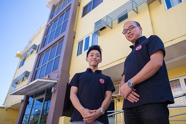 Du học Tiếng Anh Philippines: Điểm đến Trường Anh ngữ Target Global English Academy - 1
Ông Ishihara Tomoyuki (bên phải) cùng đồng nghiệp Mason Tsubaki – Head Campus - tại Target Campus