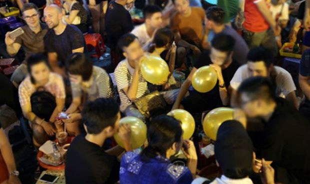 Mua bán, sử dụng bóng cười tràn lan: Bộ Công an lên tiếng - 1 Bóng cười đang được mua bán, sử dụng tràn lan trong giới trẻ.