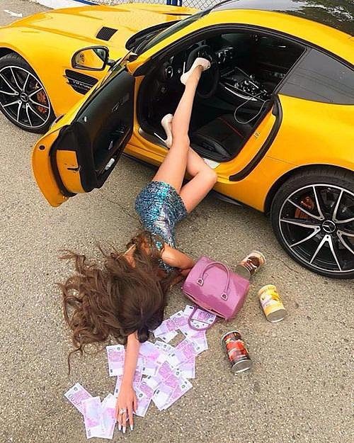 Giải mã trào lưu "ngã xe khoe đồ" đang thịnh hành trên mạng xã hội - 4 Trào lưu này hiện đang rất phổ biến ở châu Âu và những nước phát triển. Giới trẻ gọi nó là trào lưu ngã xe khoe đồ.