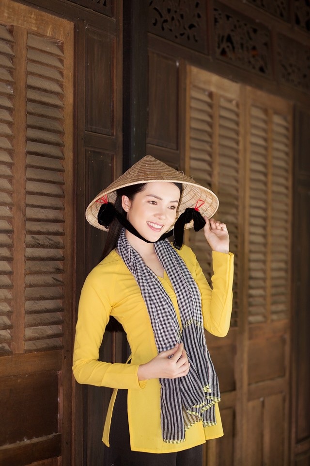 Hoa khôi Thúy Vi dịu dàng “hóa” thiếu nữ thôn quê - 5 Hoa khôi Thúy Vi dịu dàng “hóa” thiếu nữ thôn quê - 5