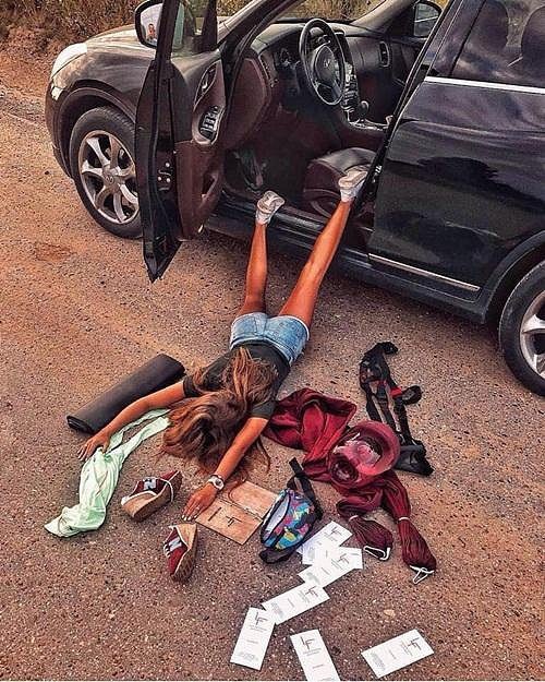 Giải mã trào lưu "ngã xe khoe đồ" đang thịnh hành trên mạng xã hội - 8 Giải mã trào lưu "ngã xe khoe đồ" đang thịnh hành trên mạng xã hội - 8