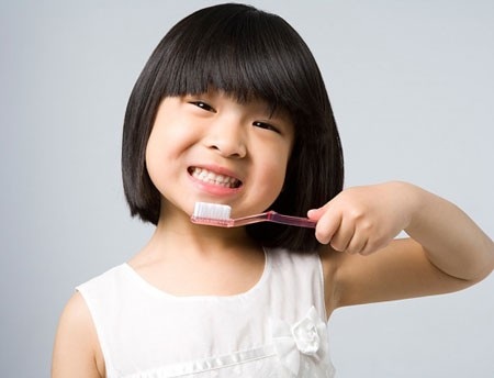 Việt Nam là 1 trong những quốc gia có tỉ lệ bệnh nha chu cao nhất vùng châu Á - Thái Bình Dương - 5 Chỉ đánh răng thôi thì không thể loại bỏ hết sạch vi khuẩn trong khoang miệng.