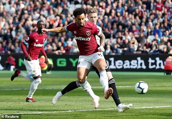 
Cú đánh gót ảo diệu của tiền vệ Anderson ghi bàn vào lưới Man Utd
