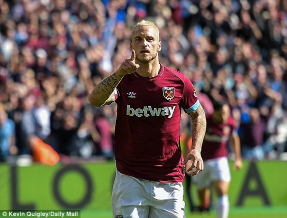 
Arnautovic ăn mừng bàn thắng vào lưới Man Utd
